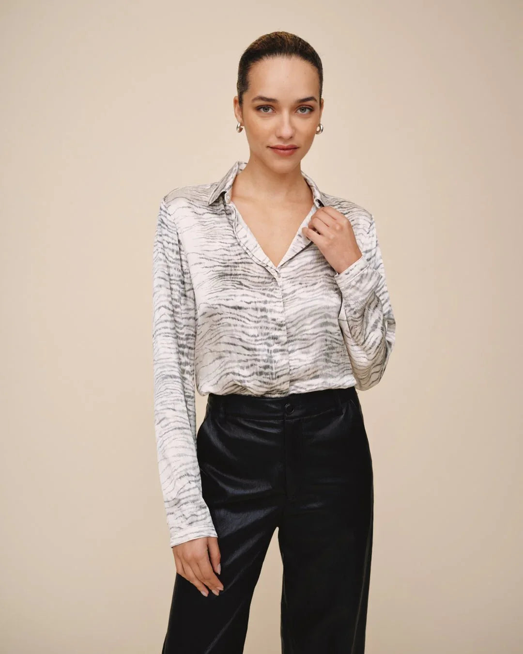 Clean Hidden Placket - Snow Tiger